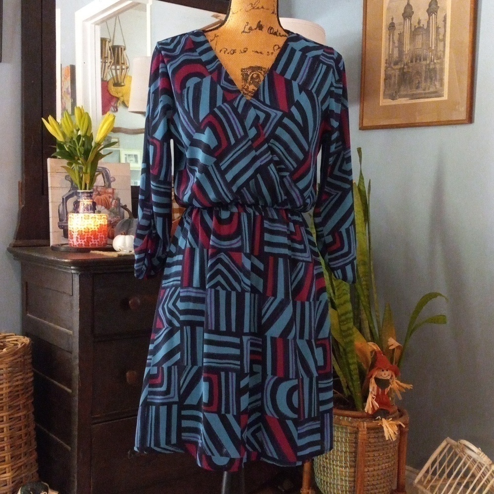 Everly Blue & Fuchsia Graphic Block Print Roll Up Sleeve Pull On Mini Dress - Picture 3 of 15